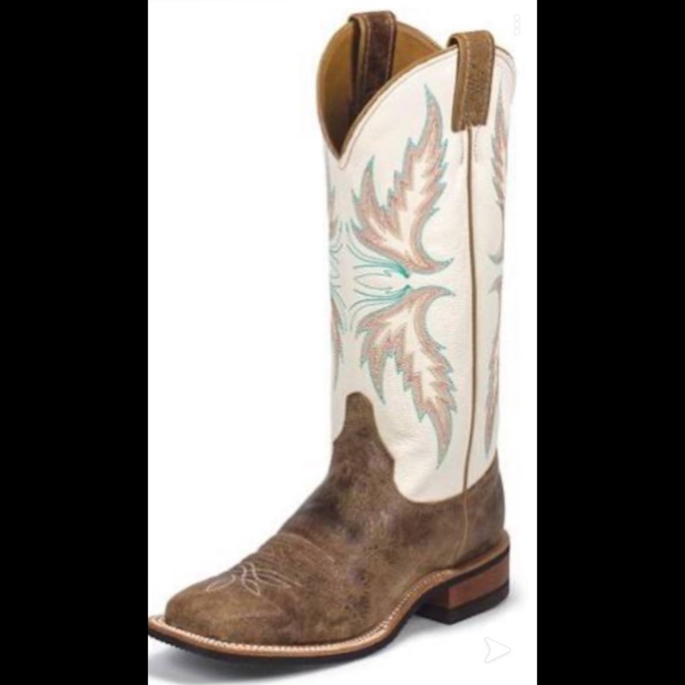 In Search of these Justin Cowgirl Boots
